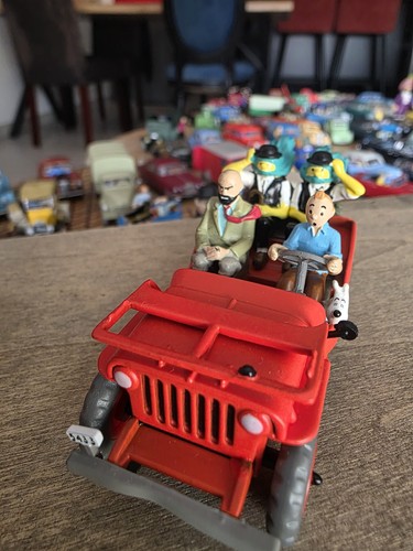 Voiture tintin jeep rouge - voiture,