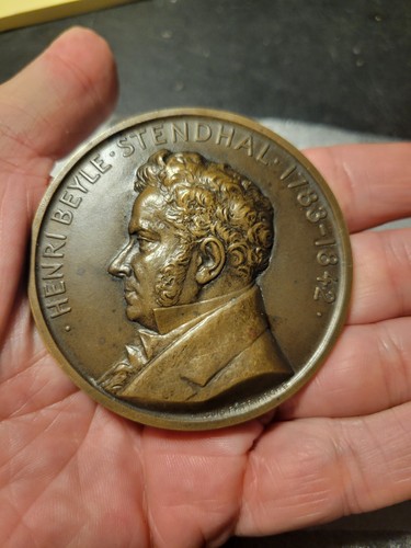Médaille rouge le noir - et,