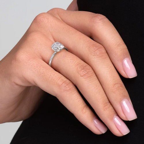 Bague diamant fait - , main