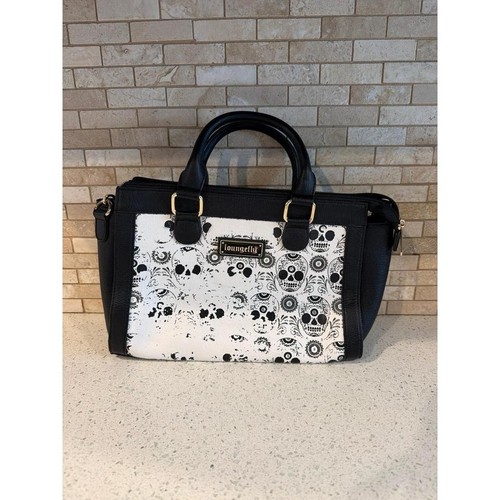 Loungefly black and white - black,
