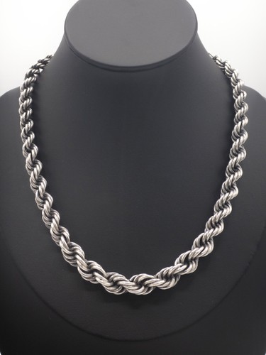 Collier ras cou - ras, en