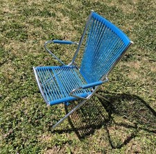 Chaise scoubidou enfant vintage structure métal chromé et assise bleue