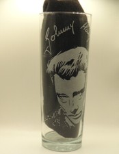 Très beau vase gravé à la
