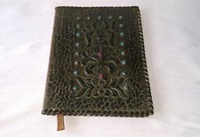  ANCIENNE POCHETTE COUVRE LIVRE ÉPOQUE ART NOUVEAU EN CUIR ET CABOCHONS 