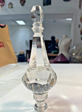 rare boule d'escalier ou une flèche qui termine la base d'un lustre en cristal