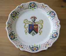 ancienne assiette XVIII XIXe armoiries blason signé MC croix de lorraine abeille