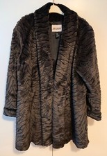 Manteau en fausse fourrure