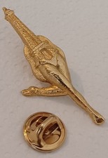 PIN'S PIN BIJOU SUPERBE RARE TOUR EIFFEL SEXY JAMBES DE FEMMES COULEUR OR PIN UP