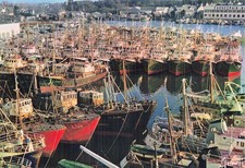 29 CONCARNEAU BATEAUX DE PECHE A L ABRI DE LA TEMPETE DANS L