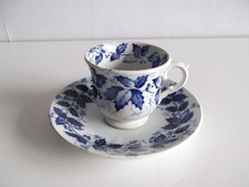 Tasse et sous tasse à café CREIL MONTEREAU FLORA décor houx