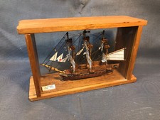 Ancienne maquette de bateau La Flore en vitrine voilier galion 18ème déco