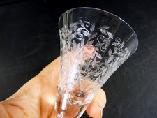 Verre à porto cristal gravé à la main style Baccarat Michelangelo pas signé