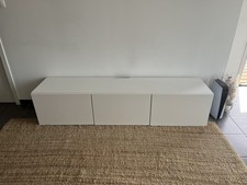Meuble TV blanc IKEA en très bon état.