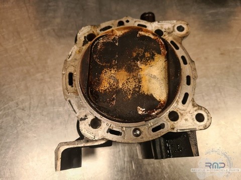 Cylindre avant avec piston