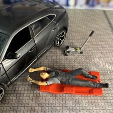 Diorama Garage À Échelle 1:18 Service Mécanique Sur Un Chariot Sous La Voiture