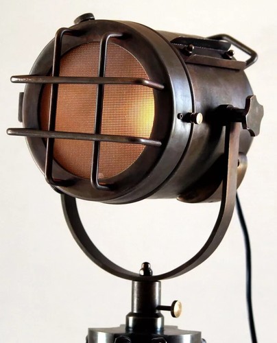 Ancien lampadaire décoratif