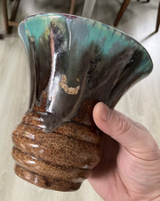 Vase en grés signé