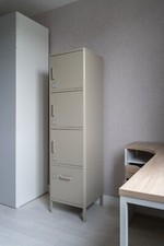 Casier métal beige IKEA avec tiroir et portes