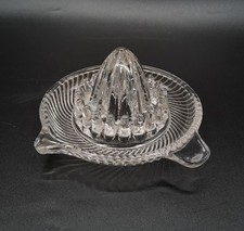 Presse-agrumes citron orange en verre blanc moulé Cuisine Vintage XXème
