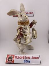 Statue horloge lapin blanc
