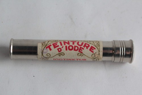 Boîte médicaments tôle
