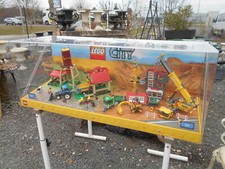 GRANDE VITRINE PUBLICITAIRE DE MAGASIN "jouets LEGO City (Ferme et Chantier)"