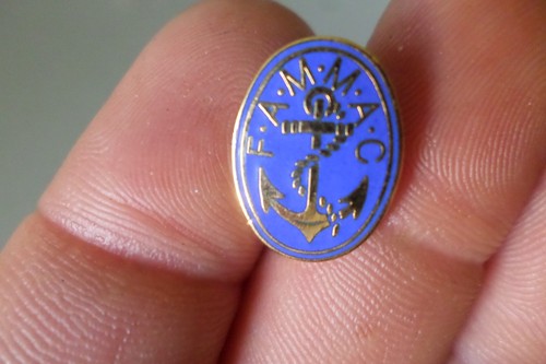 Insigne broche pin - , s