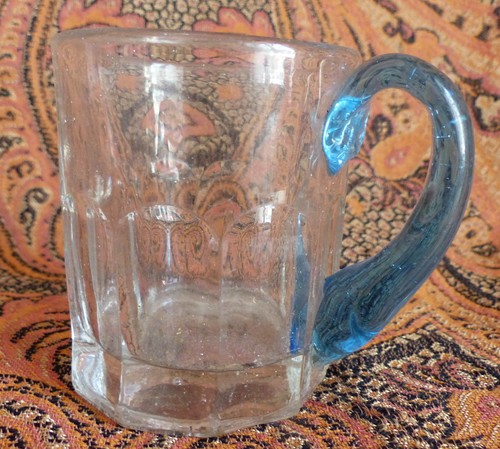 Autre joli verre - ancien, moulé
