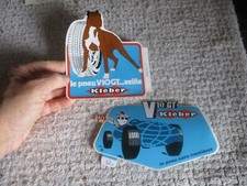 2 Anciens Autocollants Pneus V10 Kleber dont GT et son Célèbre Chien 