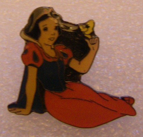 Pin blanche neige - pin's, snow