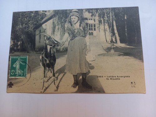 Cpa laitière auvergnate - laitière,