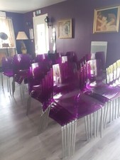  40 CHAISES DESIGN PARMES EMPILABLES TRES PEU SERVI. 