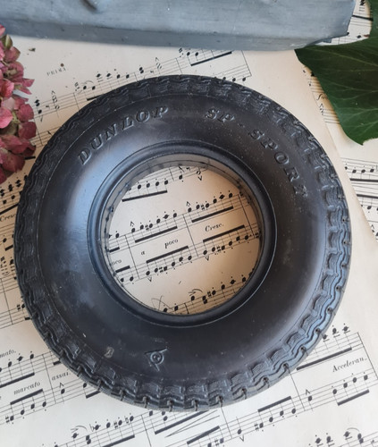 Ancien pneu cendrier - pneu,