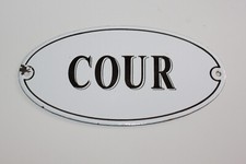 Plaque émaillée " COUR " la