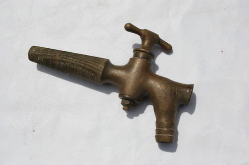 Ancien robinet fût en - de,