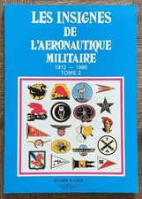 8-LIVRE INSIGNES MILITAIRES-