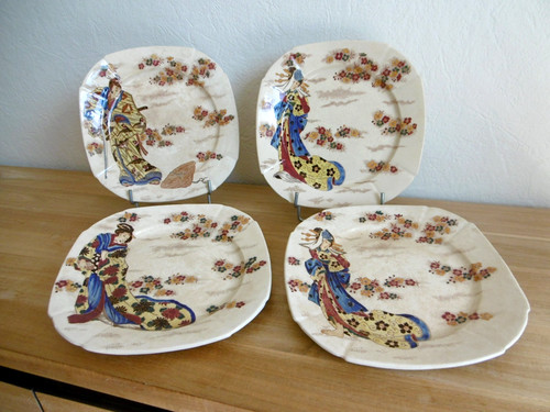 Quatre assiettes plates - assiettes,