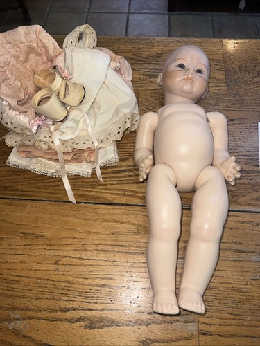 Sfbj 252 porcelain doll - 252,