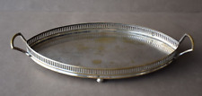 Plateau ovale ancien à anses et à galerie , 4 pieds boules , en laiton argenté