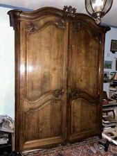 Très  belle  armoire  en bois ancienne 