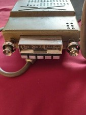 Ancien auto radio modèle