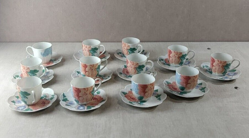 Lot tasses et - de,