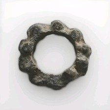 Minuscule ROUELLE tronçonique / fusaïole plomb dites “à cabochons” Gauloise TTB