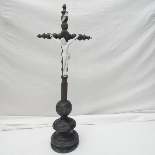 Très ancien crucifix