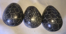 Ancien lot 3 Œuf en pierre sculpté et gravé à la main Besmo Kenya 1970