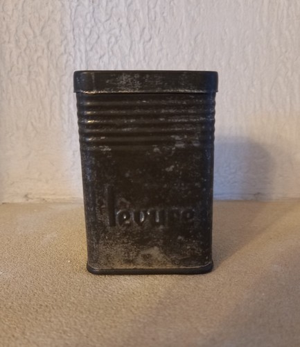 Ancienne petite boîte fer - ancienne, en