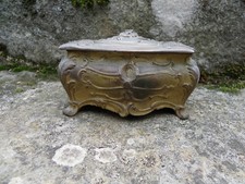 BOÎTE À BIJOUX EN MÉTAL DORÉ EN FORME DE COMMODE RÉGENCE INTÉRIEUR CAPITONNÉ