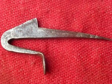 MENTONNET CLENCHE VERROU (128)