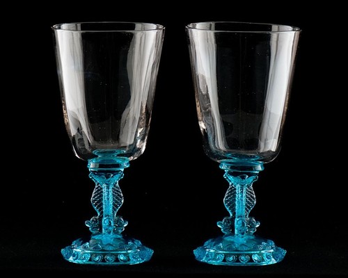 Grands verres anciens - anciens, pied