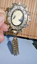 vintage broche ovale portrait femme s/fond bleu nuit façon camée, pendeloques BE